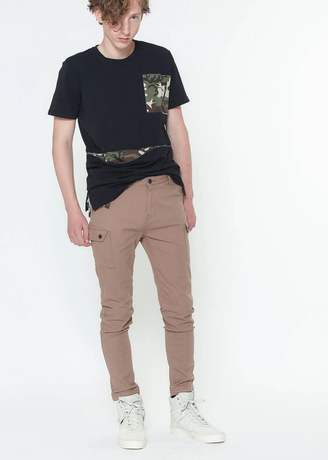 Konus Men's Slim Cargo Pants in Beige